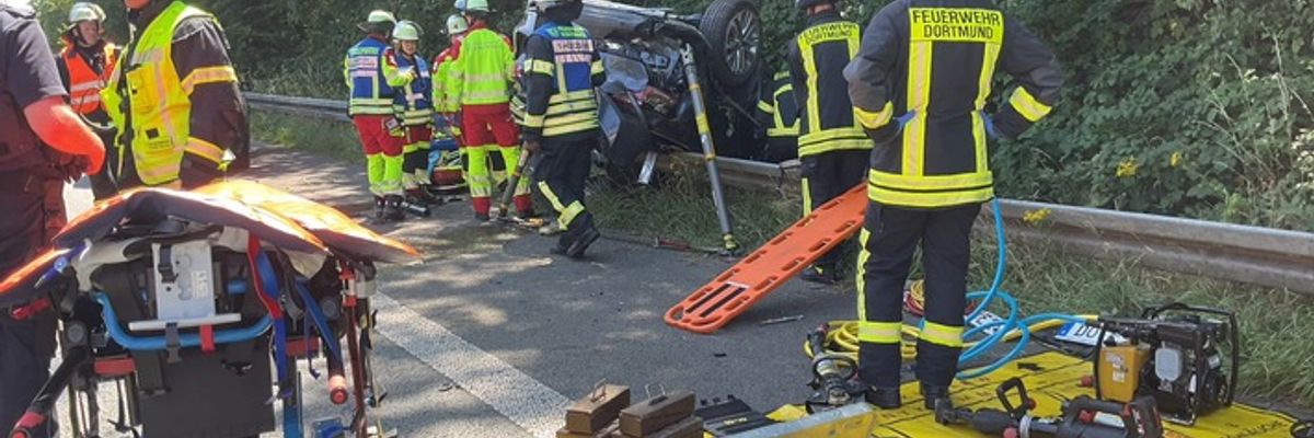 FW-DO: Verkehrsunfall mit eingeklemmter Person - B236 Richtung Schwerte voll gesperrt