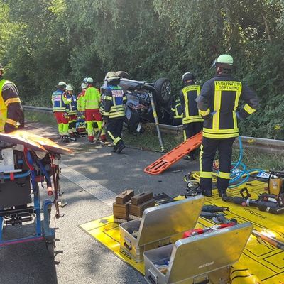FW-DO: Verkehrsunfall mit eingeklemmter Person - B236 Richtung Schwerte voll gesperrt