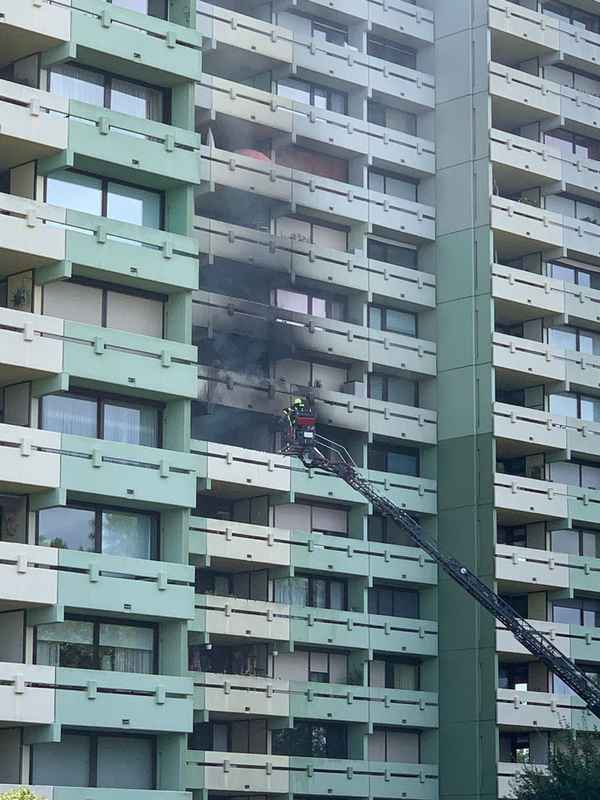 Feuerwehr MTK: Wohnungsbrand in Hochhaus der Hochheimer Weststadt - Keine Verletzten