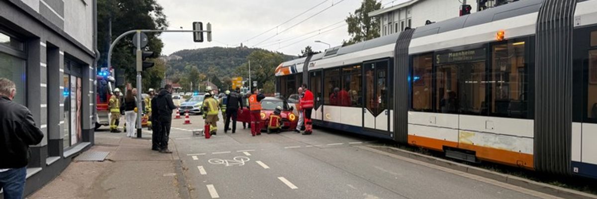 FW Weinheim: Mannheimer Straße wegen Unfall zeitweise gesperrt