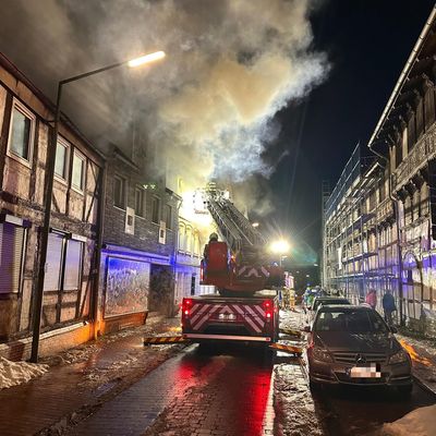 FW Helmstedt: Gebäudebrand mit Menschenrettung
