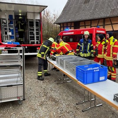 KFV Bodenseekreis: Großer Feuerwehreinsatz wegen Schwelbrand in Wiggenweiler