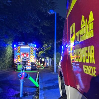 FW-EN: Dachstuhlbrand nach Gewitter in der Ender Mark - Feuerwehr verhindert größere Brandausbreitung