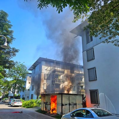 FW Konstanz: Brand am Gebäude