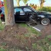 FW Lehrte: Verkehrsunfall: PKW prallt gegen Baum