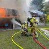FW Dresden: Garagenbrand droht sich auf Nachbargebäude auszubreiten