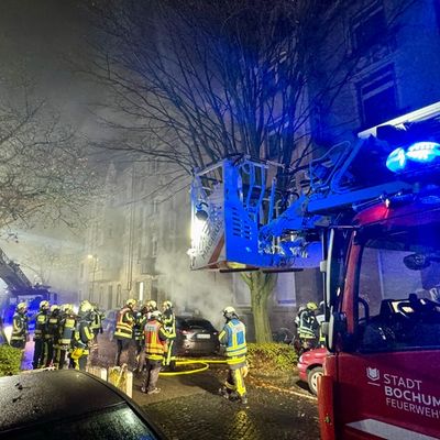 FW-BO: Kellerbrand in Bochum: Feuerwehr rettet fünf Personen - alle unverletzt