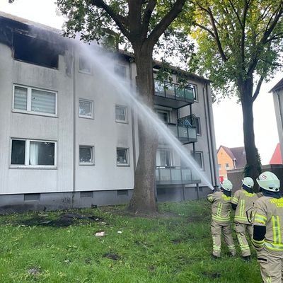 FW Lehrte: Wohnung in Lehrte brennt komplett aus
