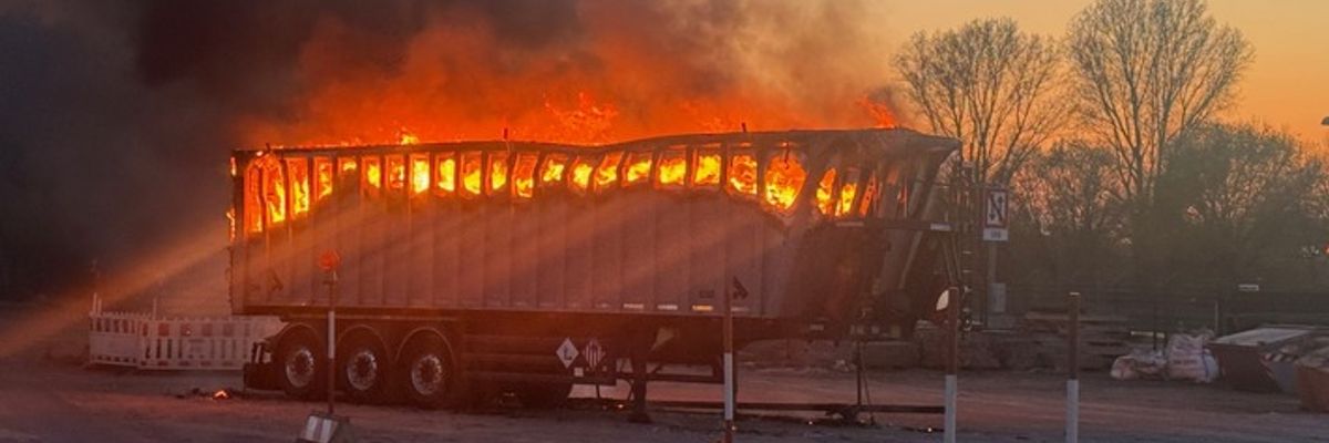 FW-OB: Ladegut kurz vor Ziel in Brand geraten