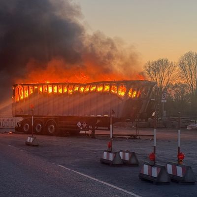 FW-OB: Ladegut kurz vor Ziel in Brand geraten