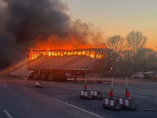 FW-OB: Ladegut kurz vor Ziel in Brand geraten