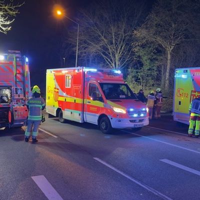 FW Paderborn: Verkehrsunfall mit zwei Schwerstverletzten