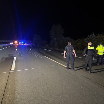 FW-ROW: Verkehrsunfall auf der A1: Feuerwehr leuchtet Unfallstelle aus