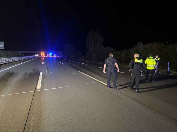 FW-ROW: Verkehrsunfall auf der A1: Feuerwehr leuchtet Unfallstelle aus