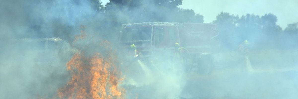 FW Lüchow-Dannenberg: +++ Besondere Brände erfordern besondere Maßnahmen +++ Feuerwehren der Samtgemeinde Elbtalaue trainieren die Brandbekämpfung von Vegetationsbränden +++