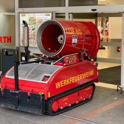FW-MK: Brand im Außenbereich sorgt für Verrauchung im Waldstadtzentrum