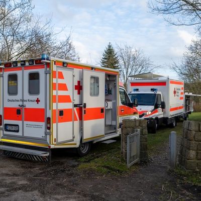 FW-RD: Feuerwehreinsatz am Büdelsdorfer Yacht Club: Katamaran droht zu sinken