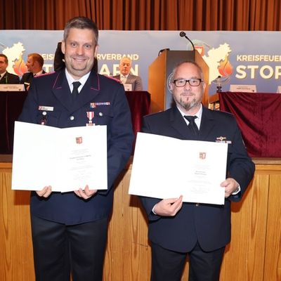 FW-Stormarn: Mitgliederversammlung: Thomas Proß von der Feuerwehr Poggensee mit dem deutschen Feuerwehr-Ehrenkreuz in Silber ausgezeichnet