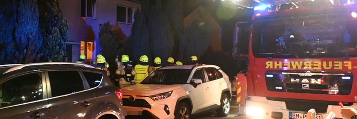 FW Pulheim: Feuer in Obdachlosenunterkunft