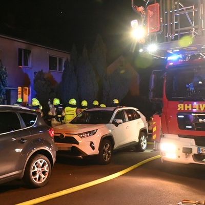 FW Pulheim: Feuer in Obdachlosenunterkunft