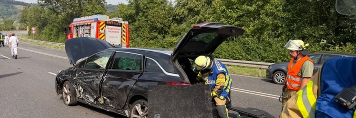 FW Weinheim: Zwei Verletzte bei Verkehrsunfall auf der B 38 Westtangente