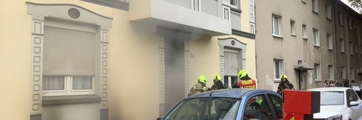 FW-GE: Kellerbrand in Horst - aufwendige Löscharbeiten unter Atemschutz