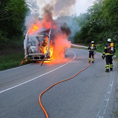 FW-M: Lkw-Fahrerhaus in Vollbrand (Oberföhring/Unterföhring)