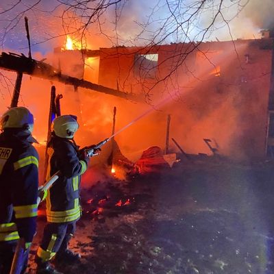 FW-RD: Großfeuer in Holzdorf - 140 Einsatzkräfte im Einsatz