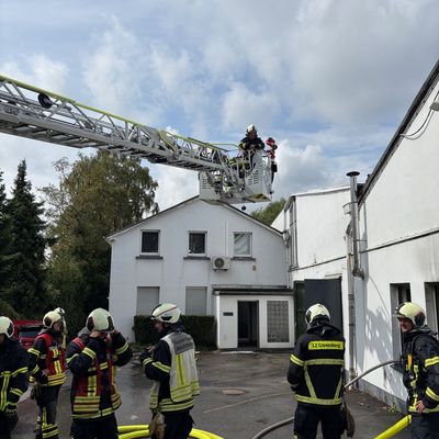 FW-W: Feuer in Werkzeugfabrik gelöscht