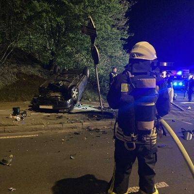 FW-EN: Schwerer Verkehrsunfall mit vier Verletzten in Hattingen