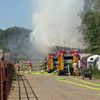 FW Ratingen: Brand einer Lagerhalle mit Heuballen