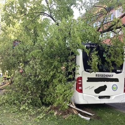 FW-GE: Busunfall mit mehreren Verletzten