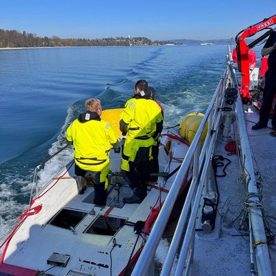 FW Konstanz: Gestrandetes Segelboot