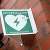 FW Hambühren: Neuer Defibrillator am Feuerwehrhaus Oldau kann Leben retten