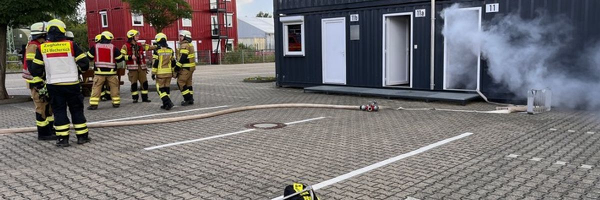 FW Mechernich: Löschzug 4 trainiert auf dem Übungsgelände in Düren-Stockheim