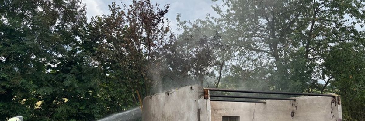 FW-EN: Starke Rauchentwicklung am Poethen - Illegale Müllverbrennung führt zu Flächen- und Vegetationsbrand - Kleinbrand am Montag im Industriebetrieb