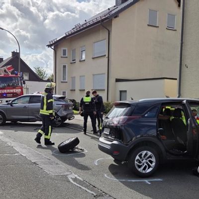 FW-AR: Verkehrsunfall mit eingeklemmter Person in Arnsberg-Bruchhausen