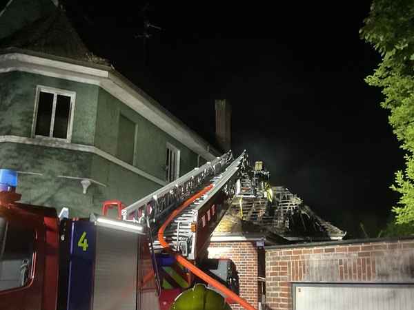 FW-GE: Brand einer Gastronomie in Gelsenkirchen Scholven