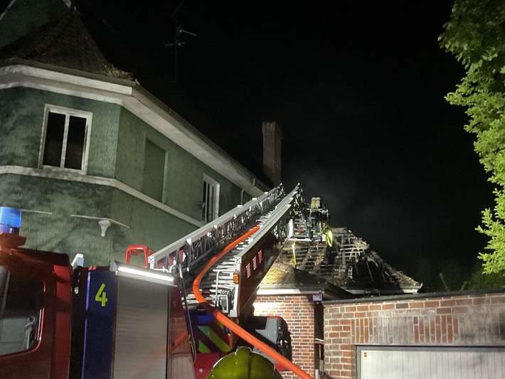 FW-GE: Brand einer Gastronomie in Gelsenkirchen Scholven