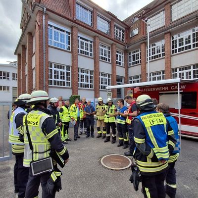 KFV-CW: Säure-Unfall mit 18 Verletzten / Großeinsatz in Galvanik von Hittech Prontor