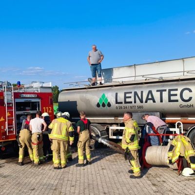 Feuerwehr Kalkar: Flächenbrand an der NATO-Rampe in Grieth erfolgreich gelöscht