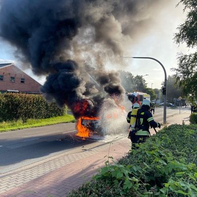 FW-AUR: Erdgasfahrzeug brennt aus
