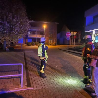 FFW Bergen: Ortsfeuerwehr Bergen übt den Ernstfall: Kellerbrand mit mehreren vermissten Personen