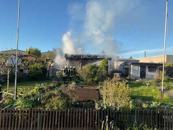 FW-DO: Brand einer Gartenlaube