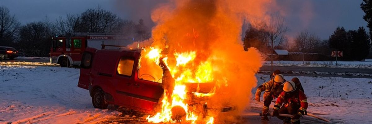 FW Weinheim: PKW Brand im Hammelsbrunnen