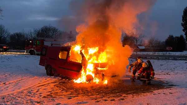 FW Weinheim: PKW Brand im Hammelsbrunnen