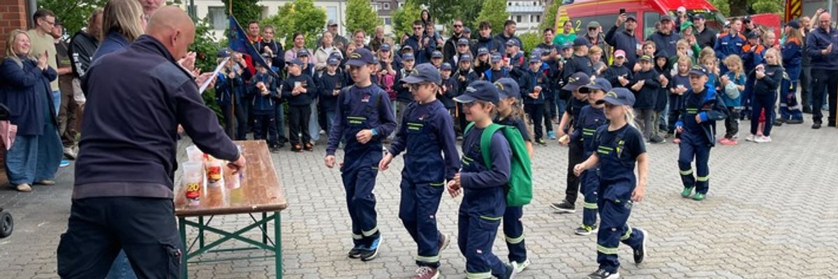FW Lehrte: 231 Kinder und Jugendliche feiern die Jubiläen der Kinder- und Jugendfeuerwehr Ahlten