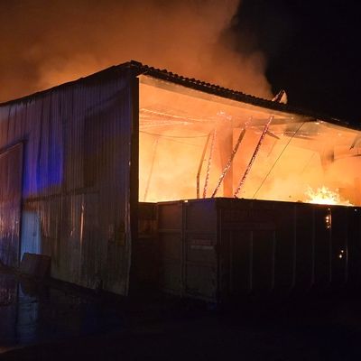 FW Dörentrup: Brand im Industriegebiet Dörentrup-Humfeld - Feuerwehr erneut im Großeinsatz
