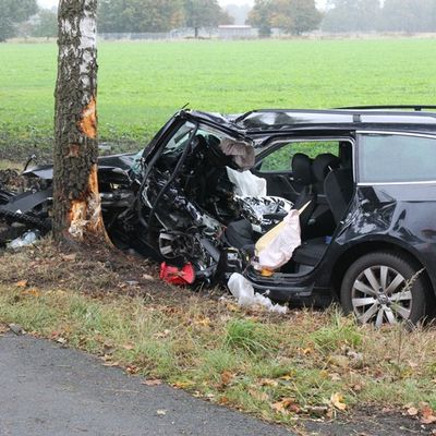 FW-ROW: Schwerer Verkehrsunfall auf der K119 - Fahrer schwer verletzt