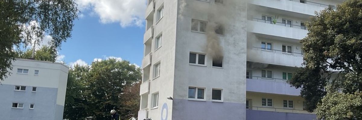 FW-DO: Wohnungsbrand - Eine verletzte Person gerettet